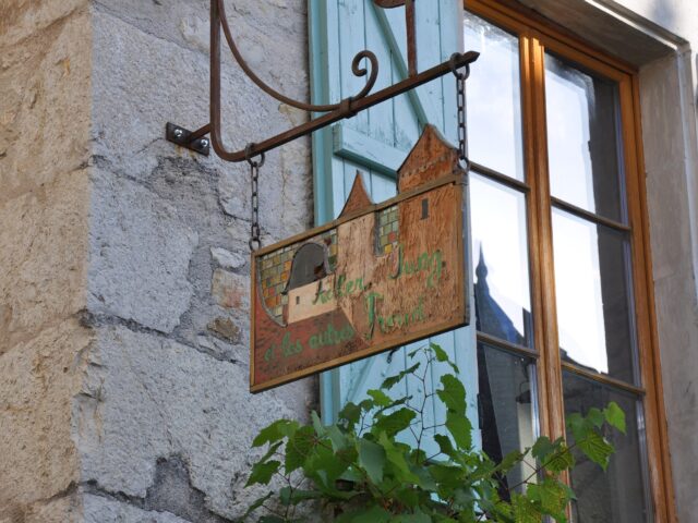 Martel - vieille enseigne