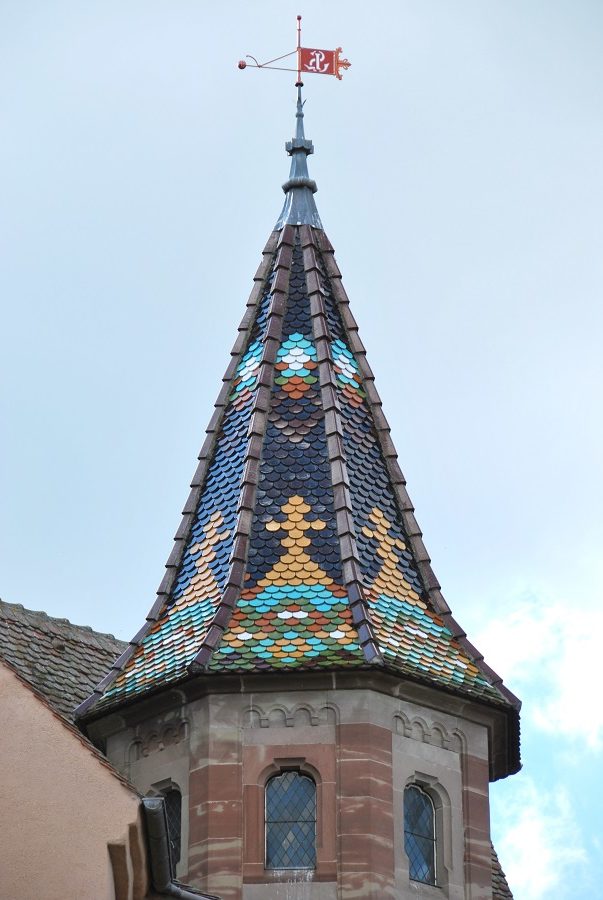 Découvrir Eguisheim en Alsace - clocher