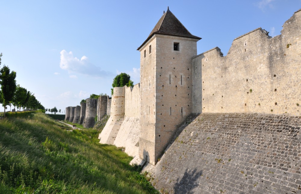 visiter provins en une journée - muraille de Provins