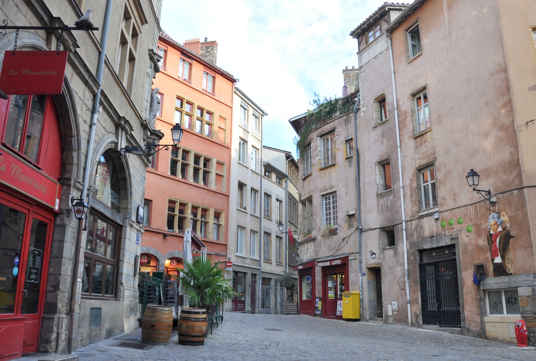 Un incroyable cabinet de curiosités a ouvert dans le Vieux-Lyon ! - Lyon  Secret