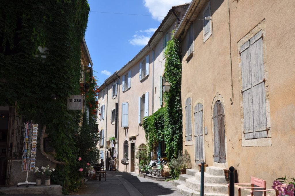 Ruelles de Lourmarin- most beautiful villages in Vaucluse