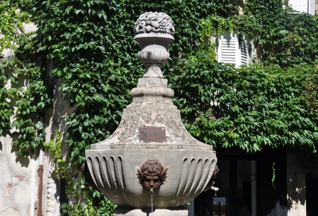 Fontaine à Vénasque