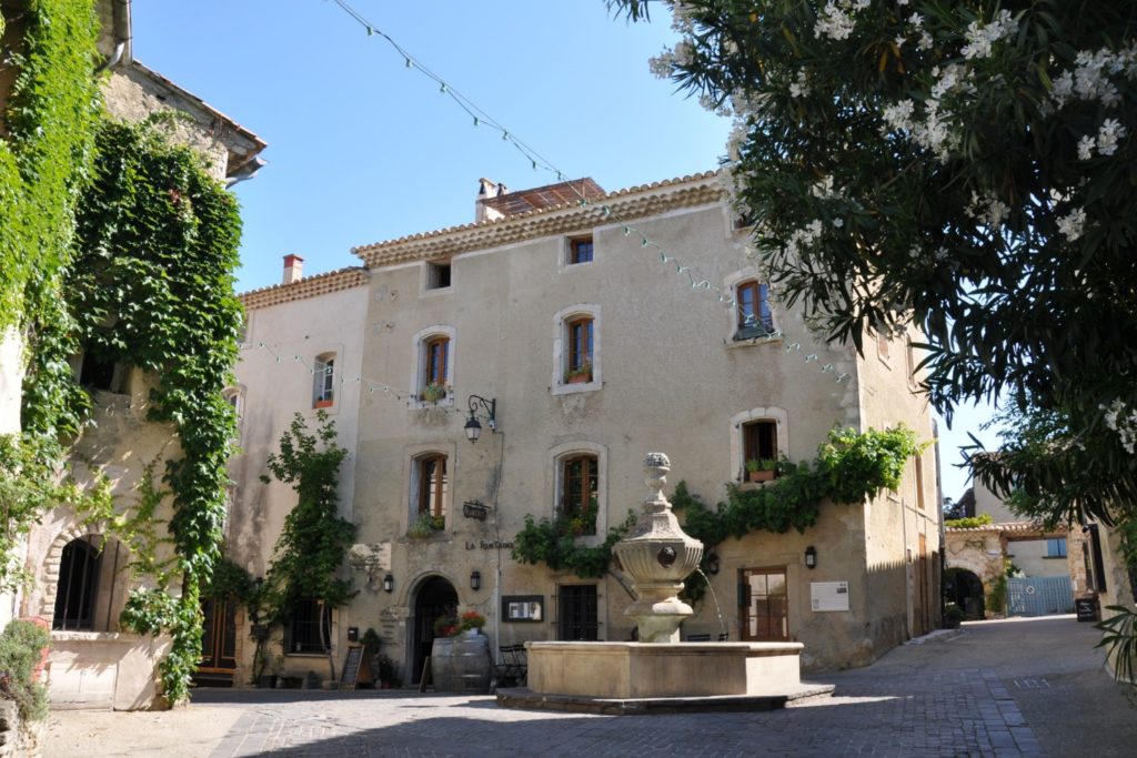 Place de la fontaine à Vénasque- most beautiful villages in Vaucluse