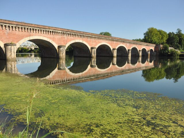 Tarn-et-Garonne - le pont-canal à Moissac