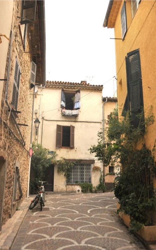 Vieille ville d'Antibes - Blog La Marinière en Voyage