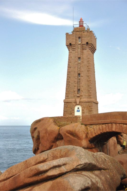 Phare sur la Côte de Granit rose - La Marinière en Voyage