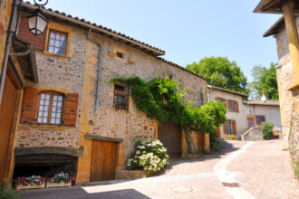 Ternand Les 5 plus beaux villages des pierres dorées du Beaujolais - La ...